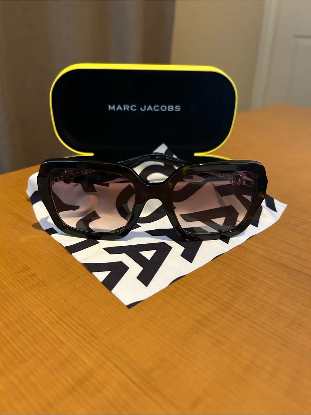 🕶️ Marc Jacobs MARC 652/S Designer Sunglasses – Havana Tortoise